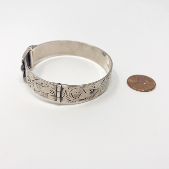 687 Vintage English Belt-style Engraved Bangle Bracelet - Picture 8 of 12